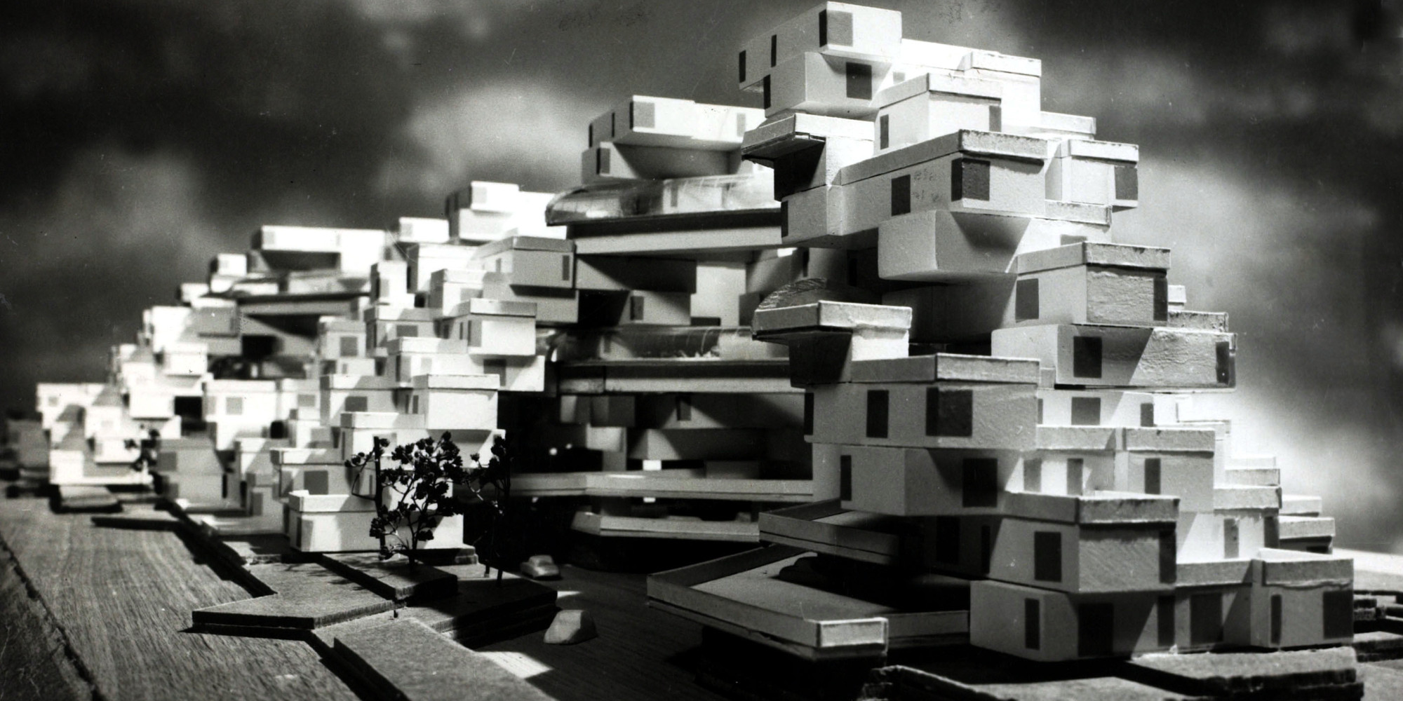 Habitat Israel, 1970, unbuilt. The play is between open and close, but still in the old character of Jerusalem.