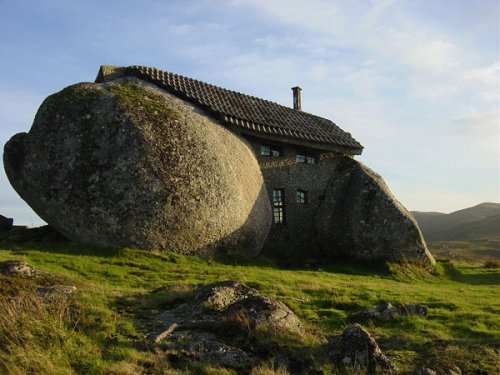 Maison entre pierres à Fafe, Portugal